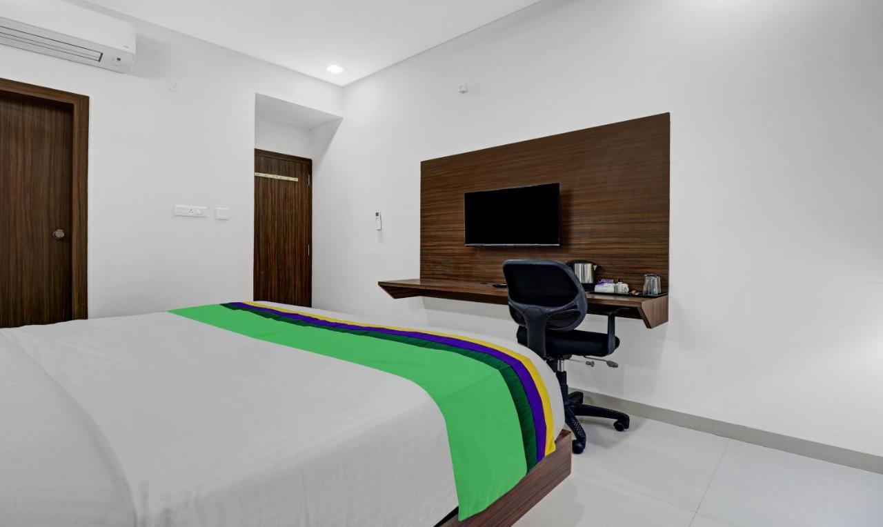 Hotel Treebo Raga Visakhapatnam Esterno foto